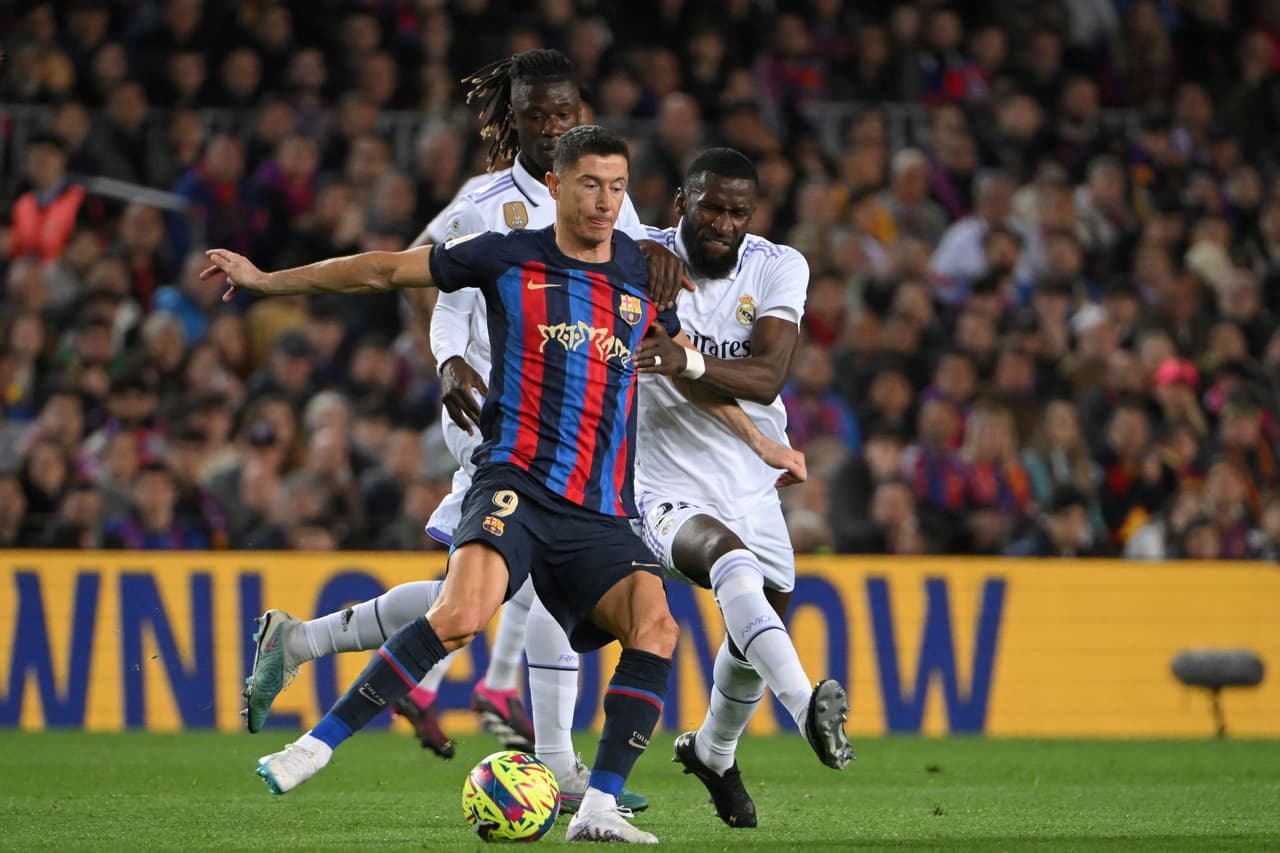 Barcelona se llevó un Clásico dramático y casi tiene LaLiga en la bolsa