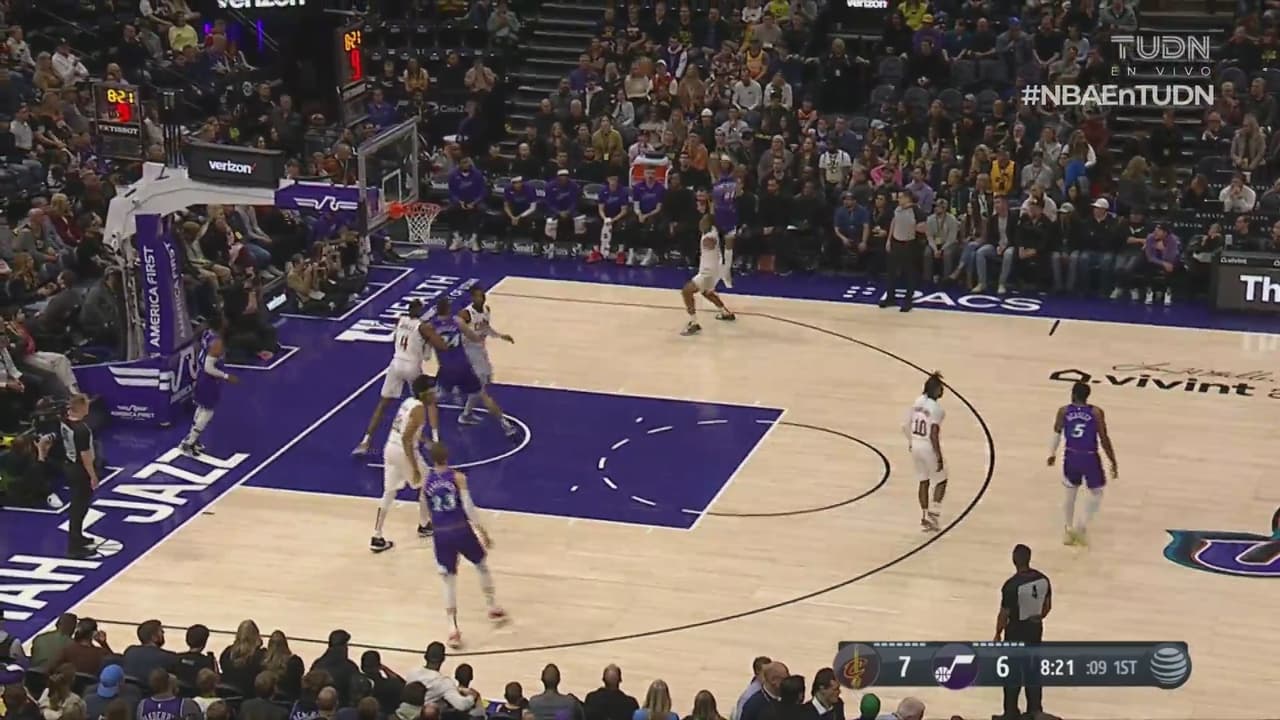 ¡Castiga a los Cavs! Jordan Clarkson se lleva los tres puntos