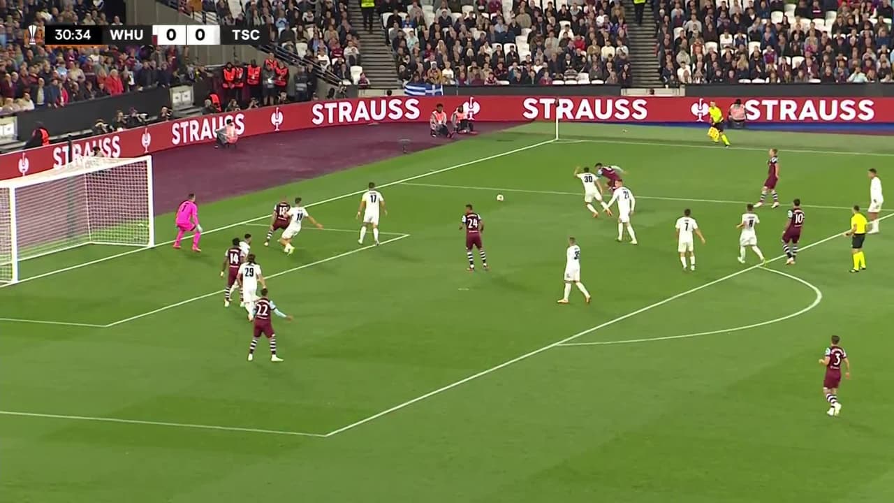 ¡TIRO ATAJADO! disparo por Lucas Paquetá.