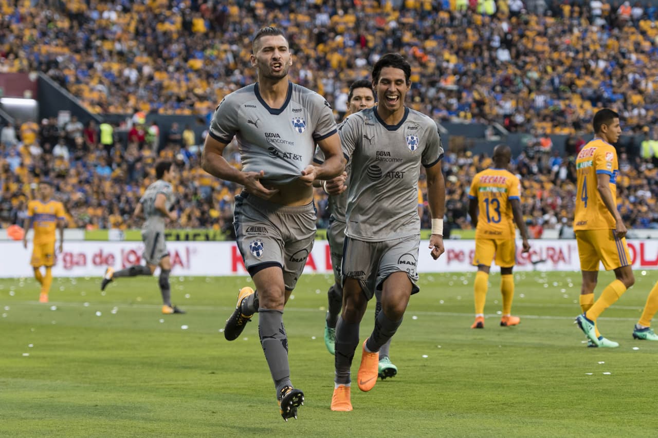 El árbitro se tardó en marcar la pena máxima una eternidad. Dejó que atendieran al colombiano y tres minutos más tarde dijo que aquello debía cobrarse desde los once pasos. Nicolás Sánchez hizo el 0-1 a los 11 minutos.