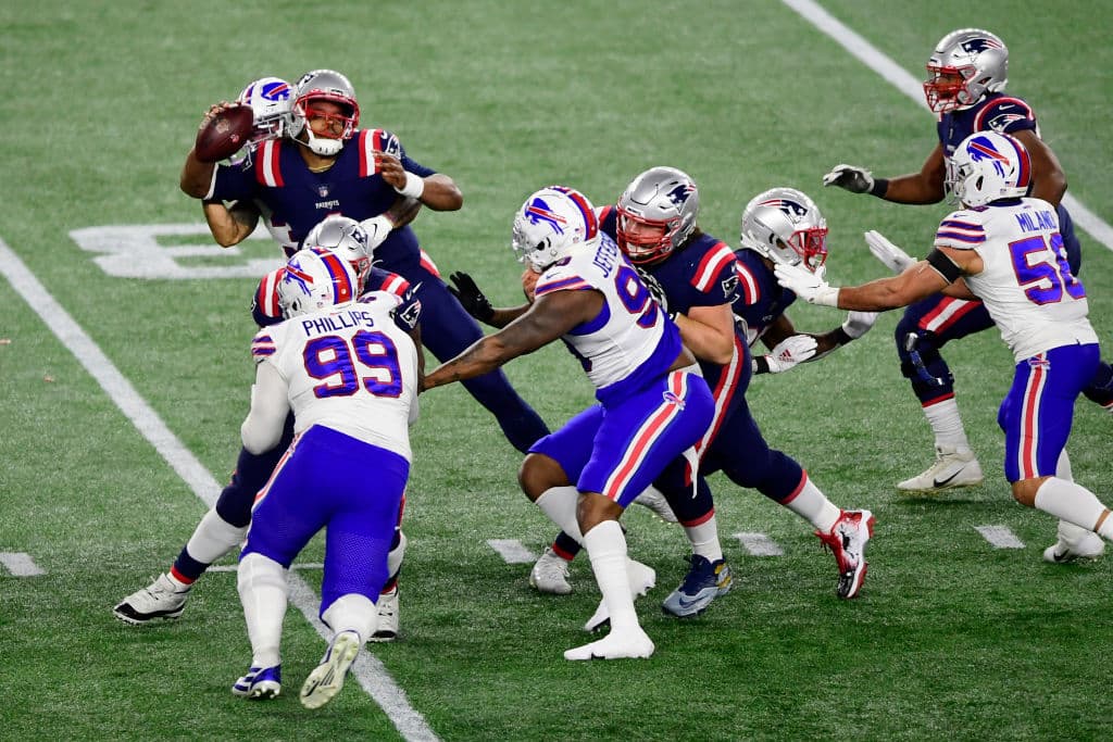 Steffon Diggs supera las 120 yardas por aire y recibe 3 pases de anotación en la victoria 38-9 sobre los New England Patriots.