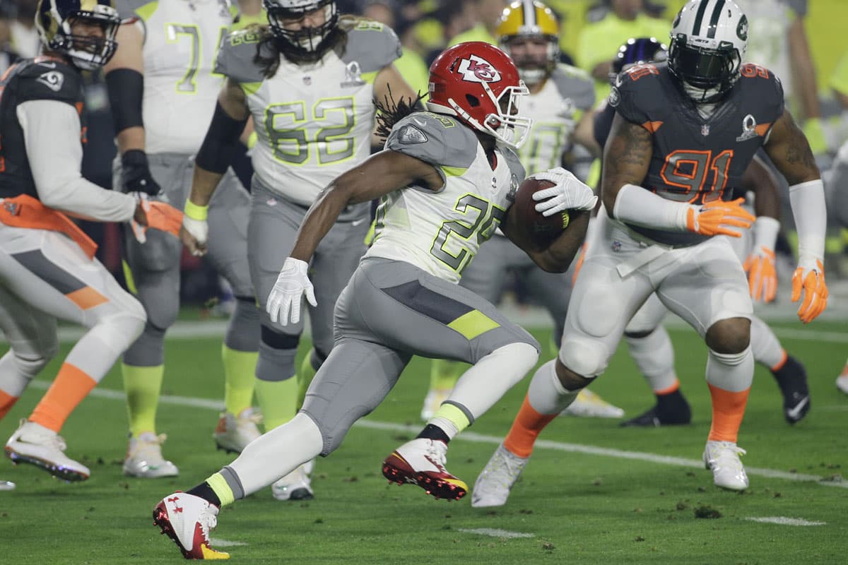 #3 JAMAAL CHARLES, Kansas City Chiefs: En estos días pocos encuentran la zona de anotación como Charles. En las últimas dos temporadas ha logrado 33 TDs, 21 por tierra y 12 por aire (AP-NFL).