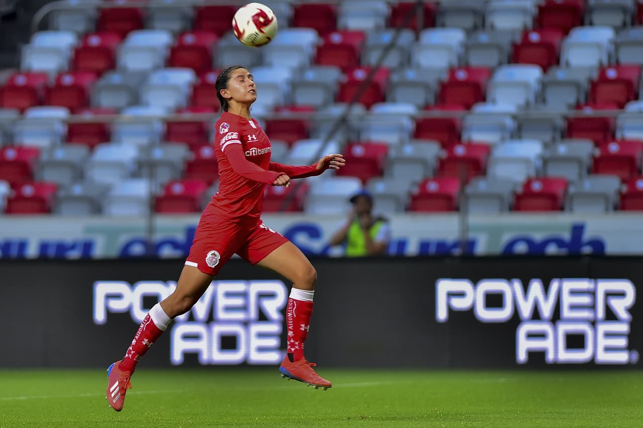 Con goles de Desiree Monsiváis, Rayadas venció, no sin sufrir al final 1-2 a las Diablitas del Toluca, en la Bombonera, Karla Saavedra descontó para las locales.