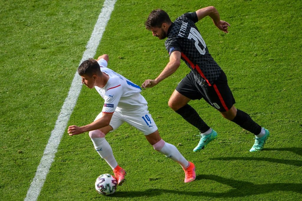 República Checa no logra aguantar la ventaja mínima sobre Croacia y el gol de Ivan Perisic al minuto 47 le da el primer punto del torneo a los croatas.