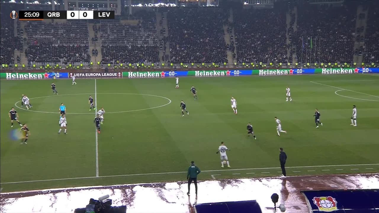 ¡GOL!  anota para FK Qarabag. Yassine Benzia
