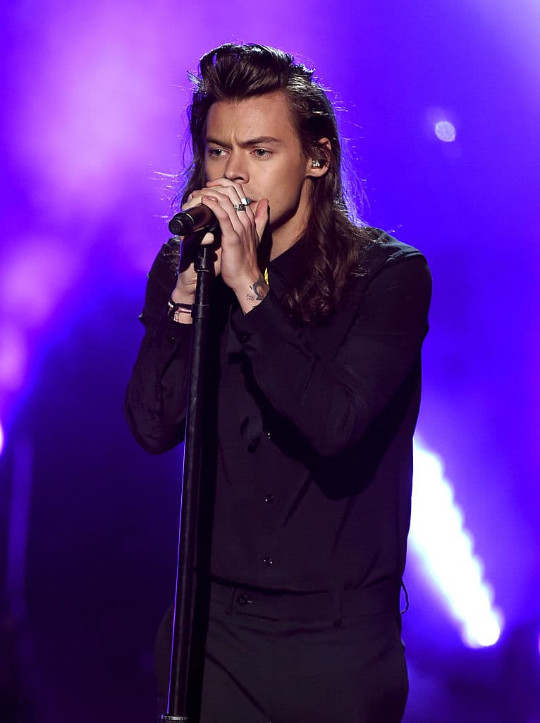 Desde ese momento Harry acaparó los reflectores y se volvió integrante de la banda One Direction.
<br>
