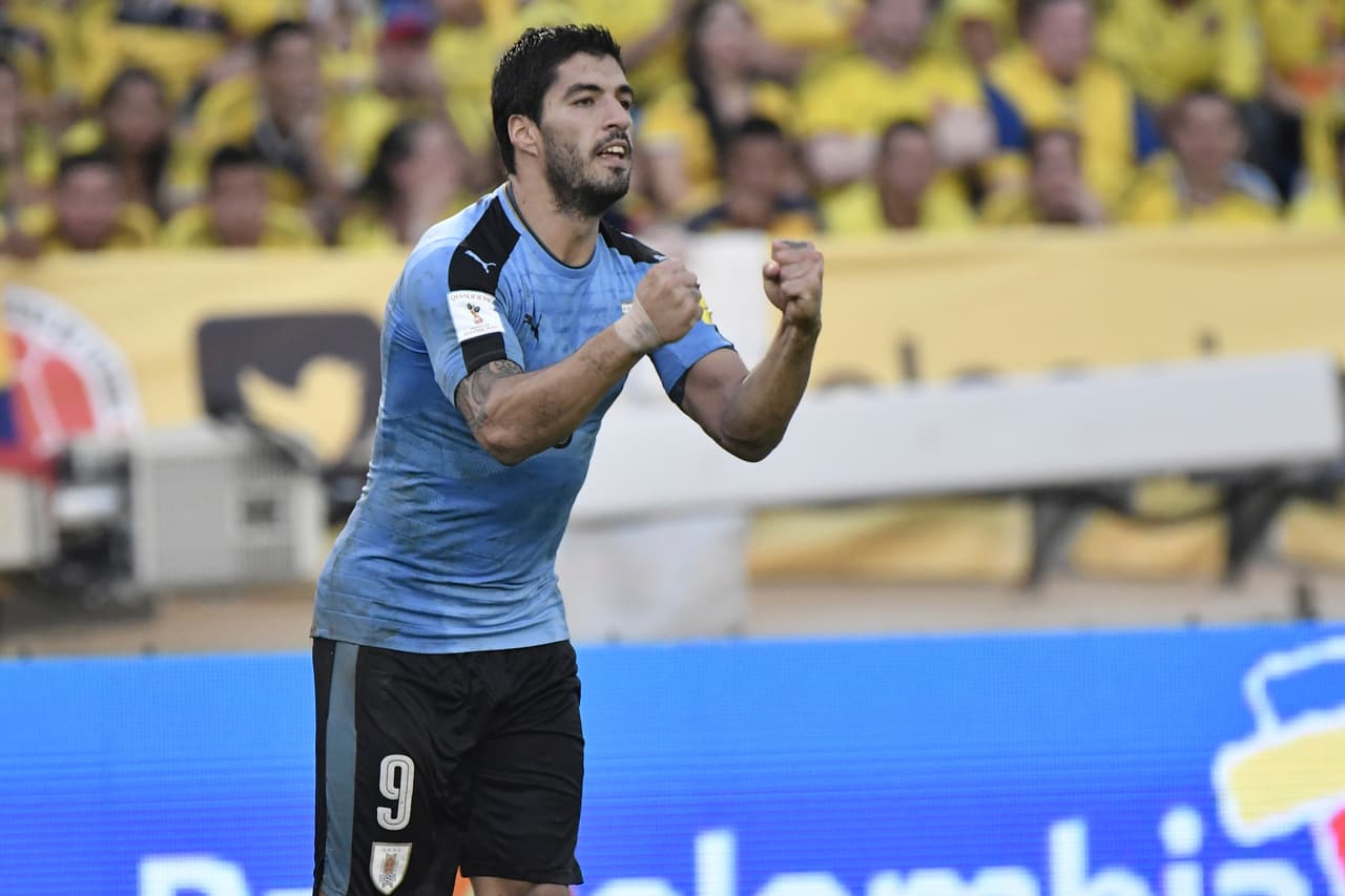 Suárez es el máximo goleador histórico de la Selección de Uruguay, en 90 partidos, con 47 goles, 19 de ellos anotados en las eliminatorias mundialistas.