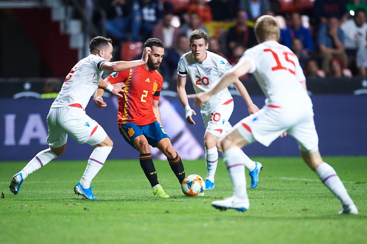 España golea 4-0 a Islas Feroe