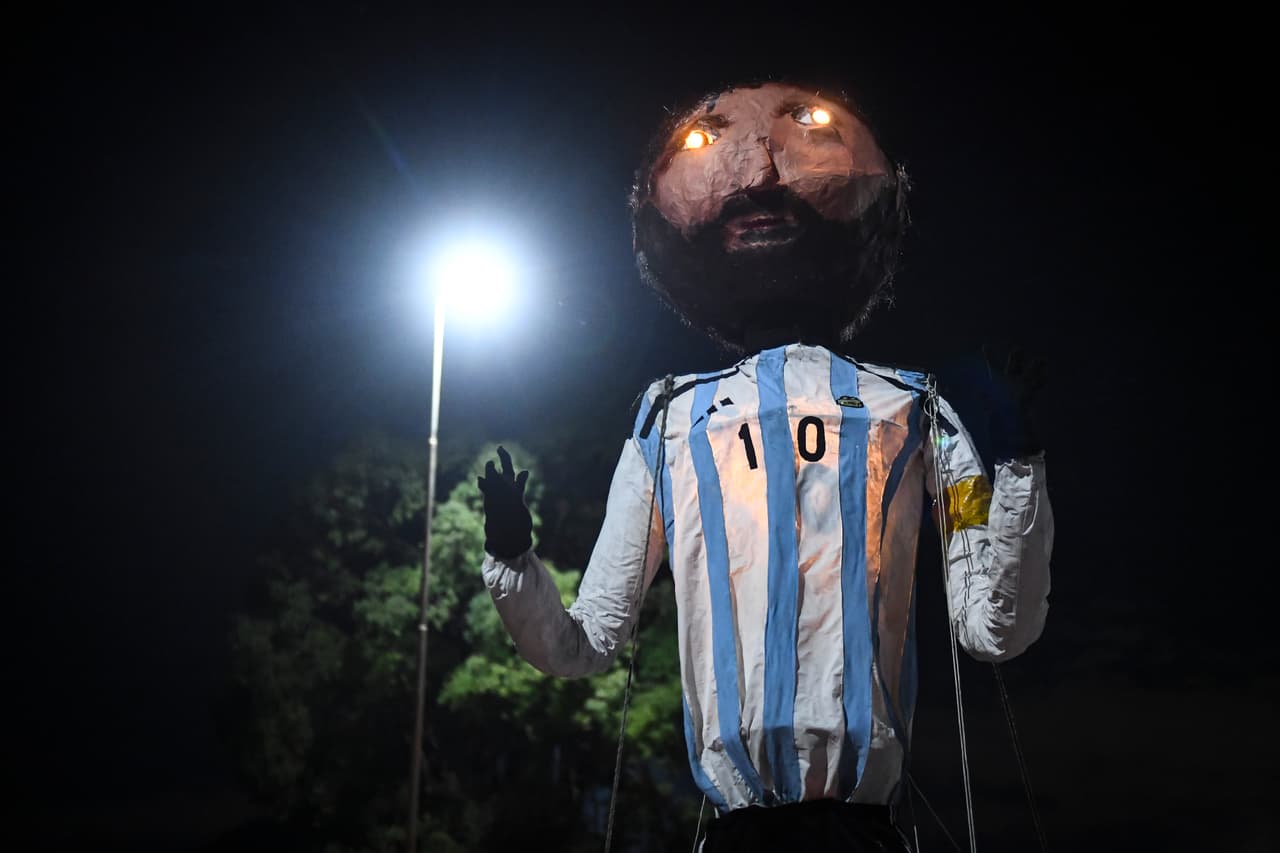 Festejos de la selección argentina en Buenos Aires tras ganar el Mundial Qatar 2022.