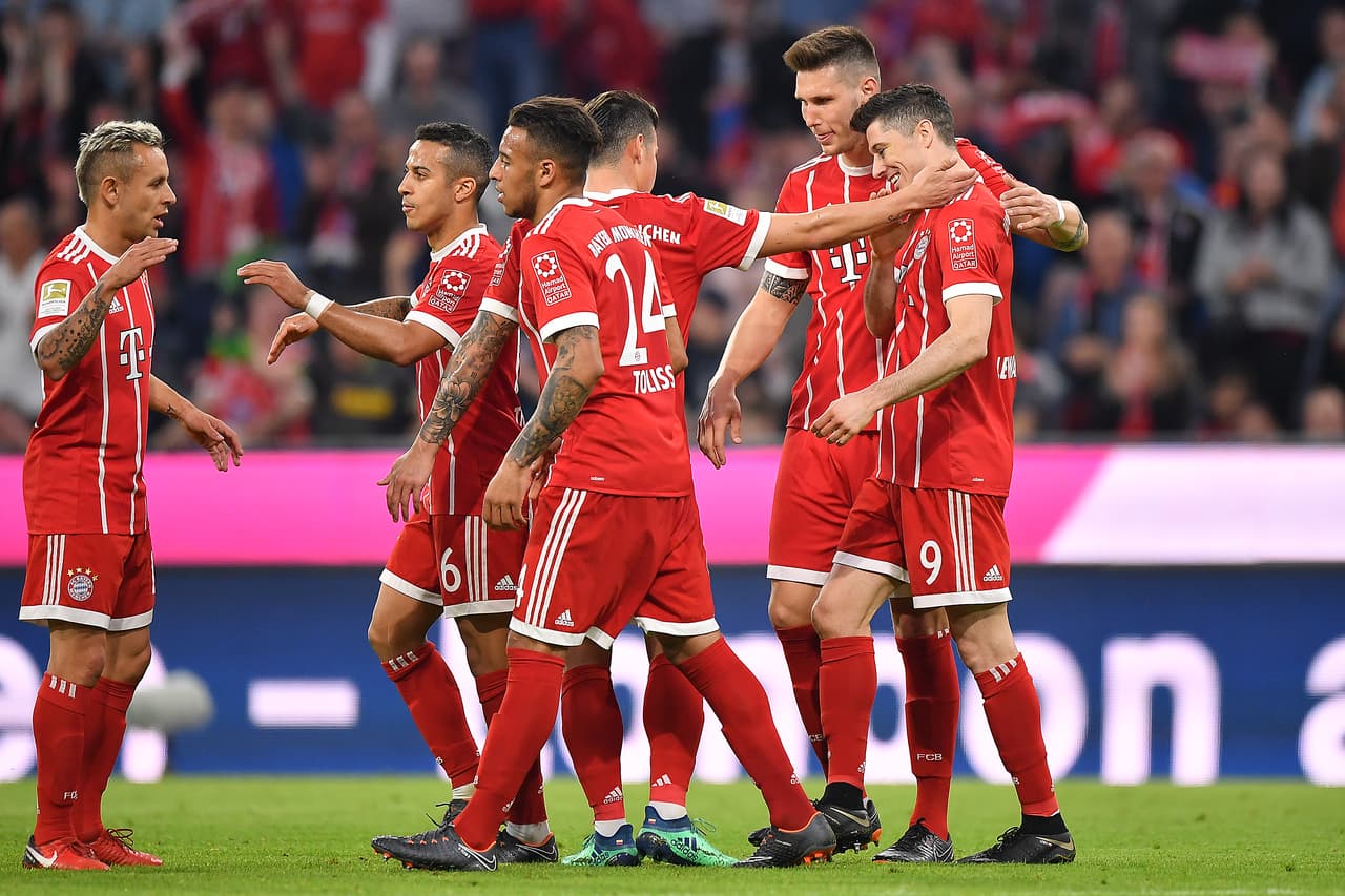 El polaco recibió en el área y de pierna derecha superó al portero para el 5-1 definitivo que dejó al Bayern con 75 puntos en lo más alto de la clasificación de la Bundesliga.