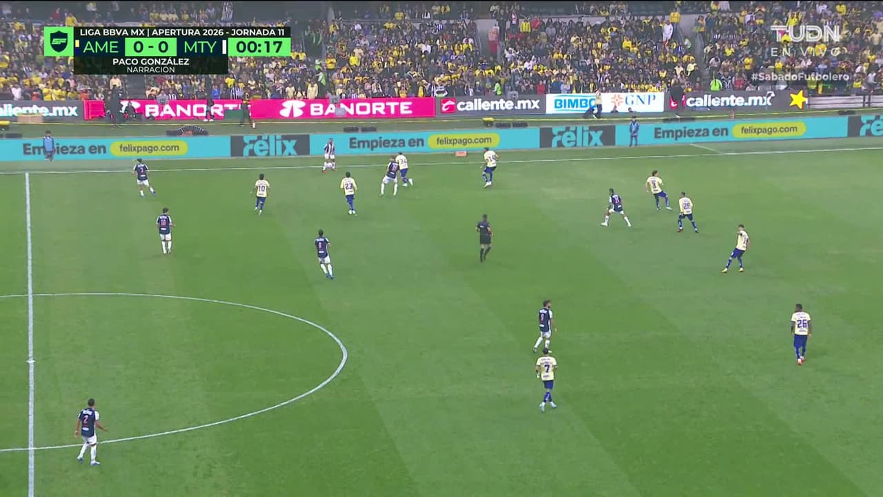 Arranca el partido y la pelota está en juego.