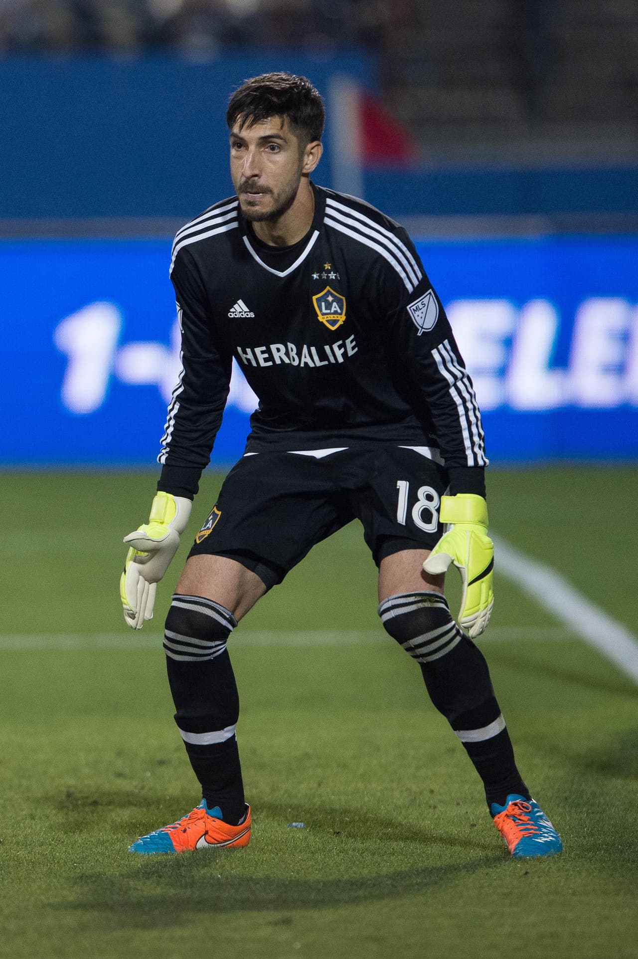 Fuera del once ideal, la lista de jugadores elegidos por MLS Español sigue manteniendo un nivel alto. El suplente en portería no es otro que el panameño Jaime Penedo, quien entre 2013 y 2015 jugó para LA Galaxy.