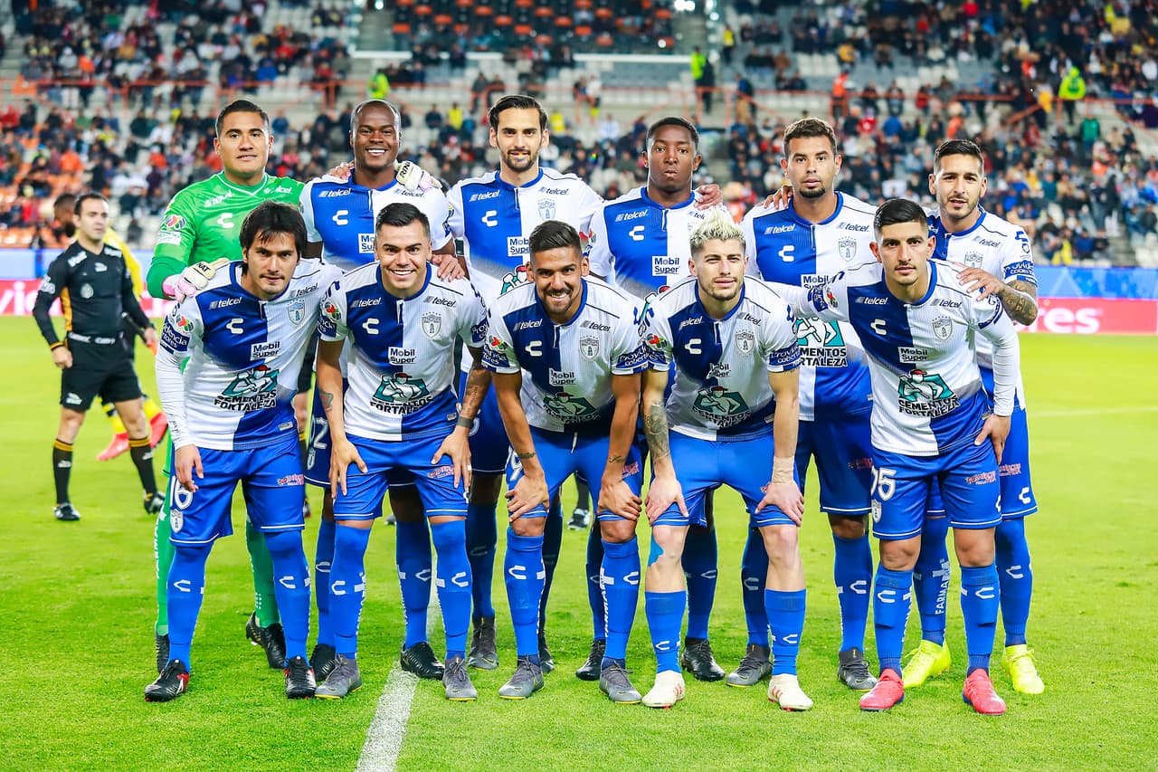 La alineación inicial del Pachuca, dirigido por Martín Palermo.
