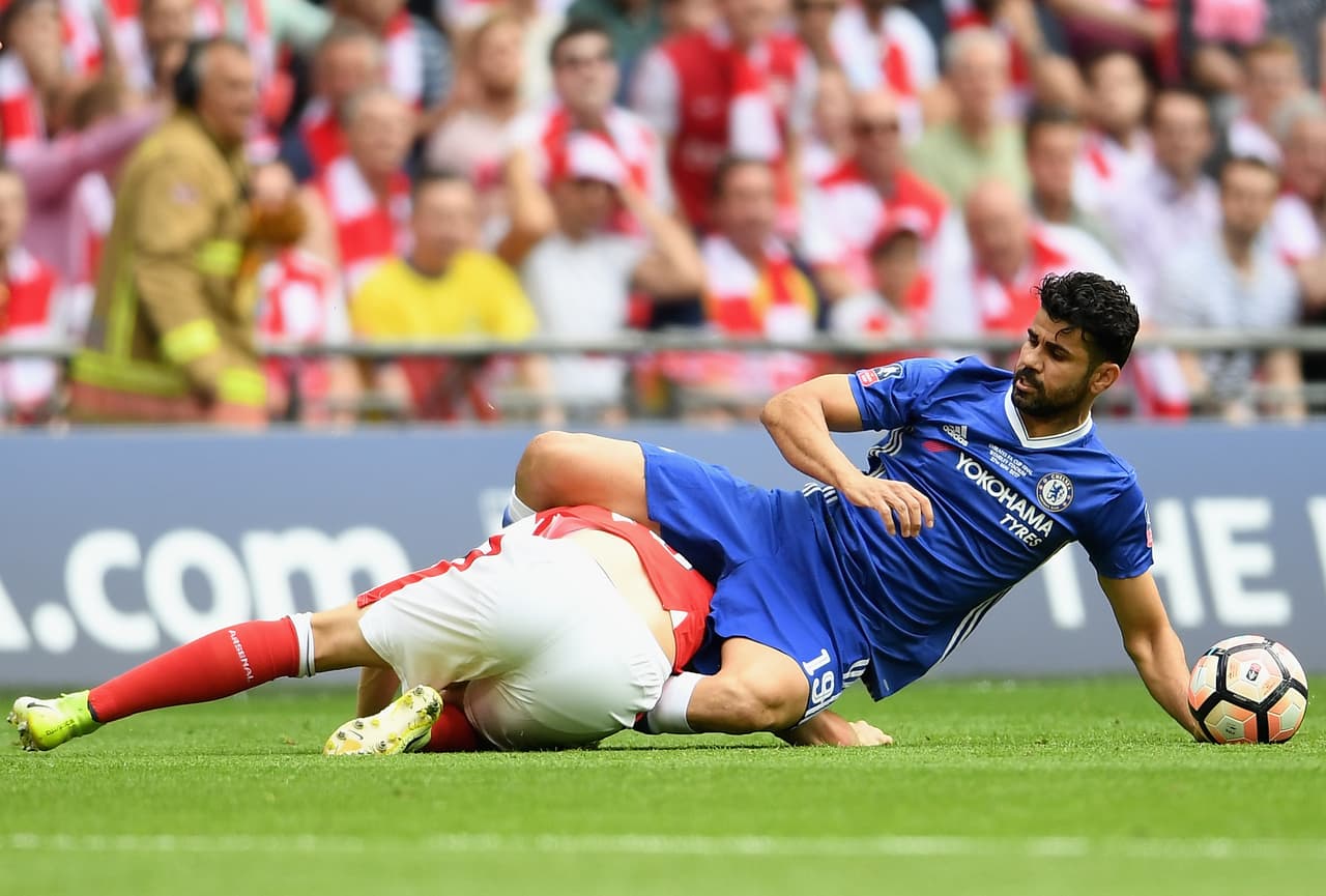Chelsea, liderado con Diego Costa en el ataque, empezó a poner fuerza en el partido para encontrar el empate.