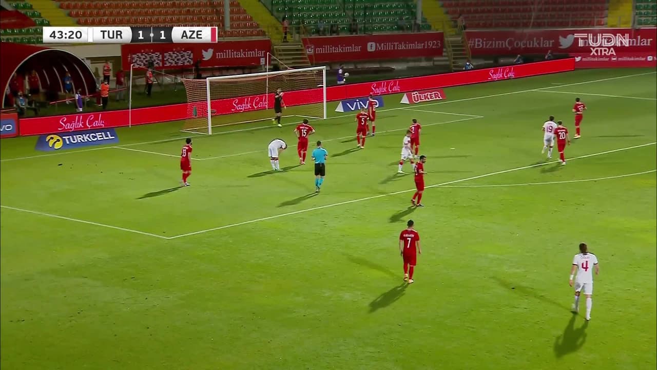 ¡TIRO ATAJADO! disparo por Orkun Kokcu.