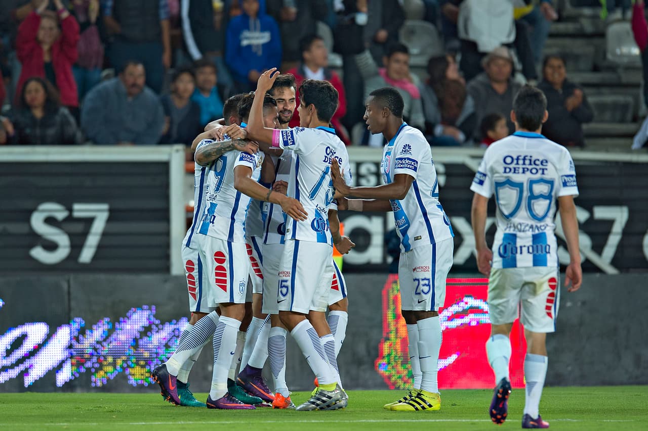 Pachuca es inmune a la campeonitis tan socorrida por los clubes luego de levantar el tan preciado trofeo. Tras la fecha 13 es el sublíder y el fin de semana goleó sin piedad 3-0 a Santos. 
<br>Por si fuera poco anota a granel. Sus 27 dianas le dan para ser el mejor en ese departamento en la campaña.