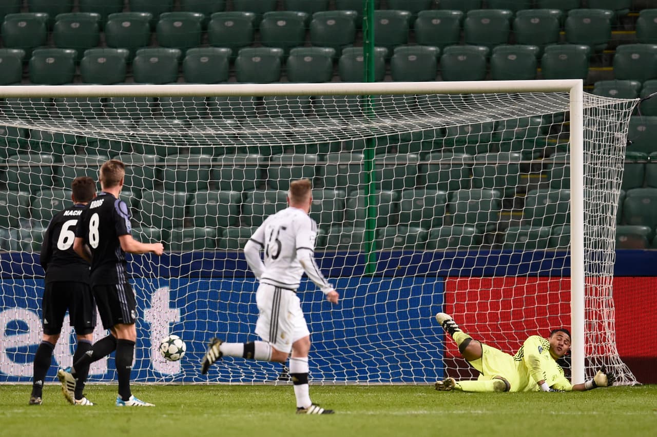 El Legia aterrizó en el cuarto partido del grupo al Real Madrid y empató 3-3 en un partido en el que sacó a relucir su potencial ofensivo. Ese punto sería clave para el equipo polaco.