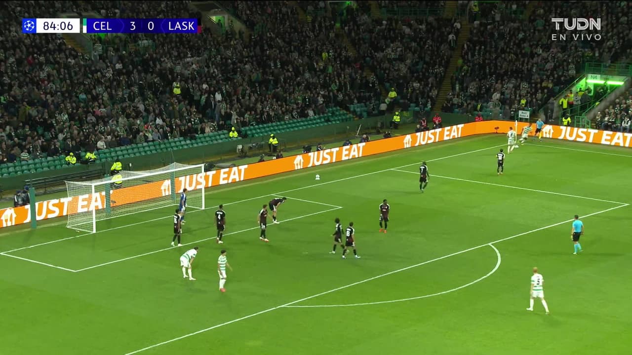¡TIRO ATAJADO! disparo por Callum McGregor.