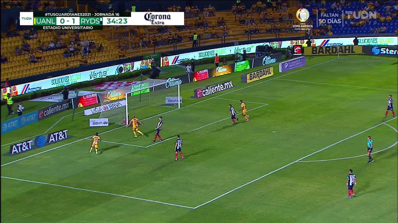 ¡GOOOL! Carlos González anota para Tigres.