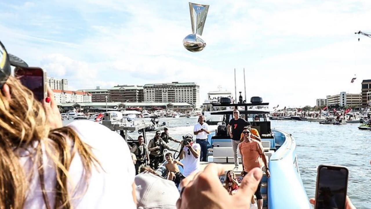 Por lanzar el trofeo... Le exigen disculpa pública a Tom Brady