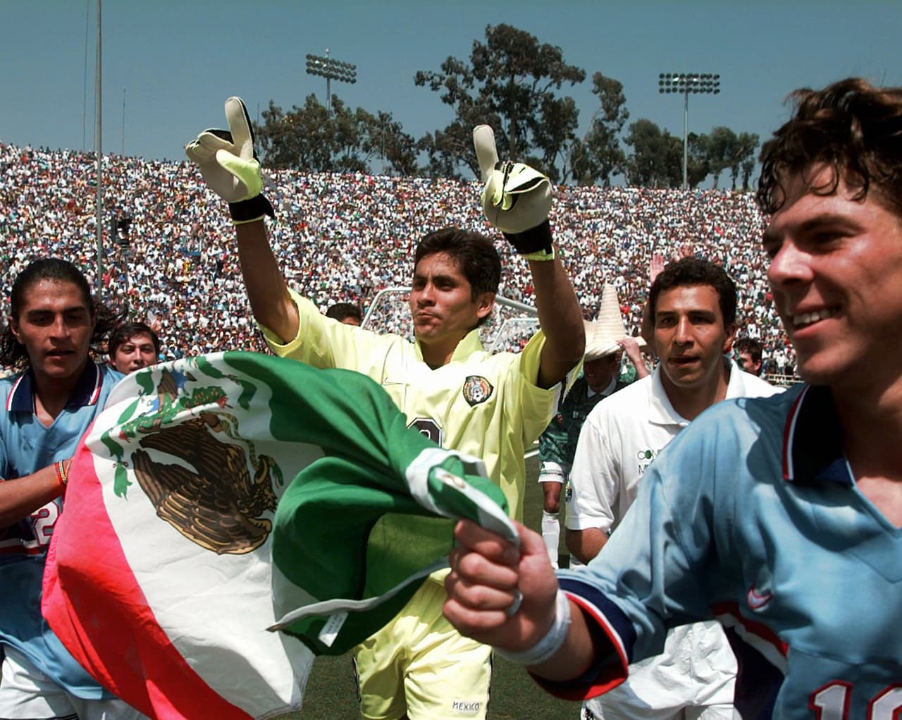 Su estilo, tanto de juego como por sus uniformes, lo hizo célebre a nivel mundial.