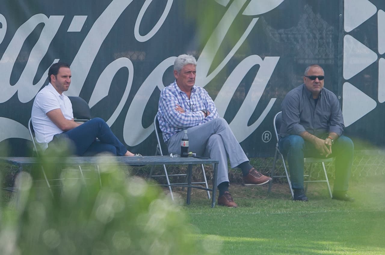 Alberto de la Torre y otros directivos atlistas siguieron de cerca la práctica.