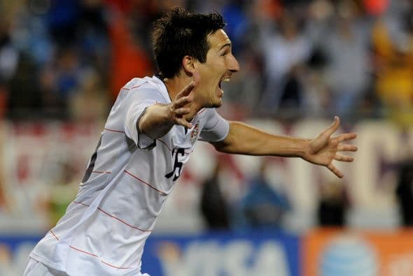 Sacha Kliejtan dio el triunfo a Estados Unidos al 89', al combinarse con Ching.