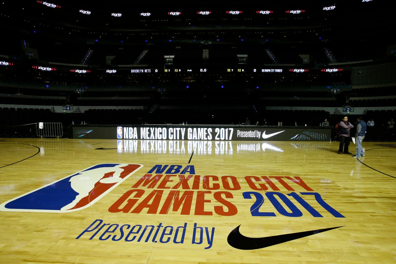 Desde muy temprano Rice tomó su lugar en un transporte especial donde se promocionaba los partidos de baloncesto.