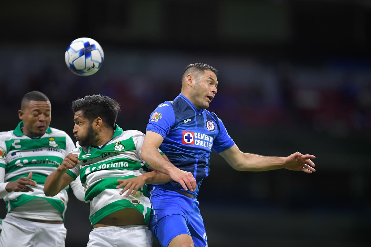 Santos gana su primer partido de la temporada a un Cruz Azul que una vez más no supo aguantar la ventaja en el marcador.