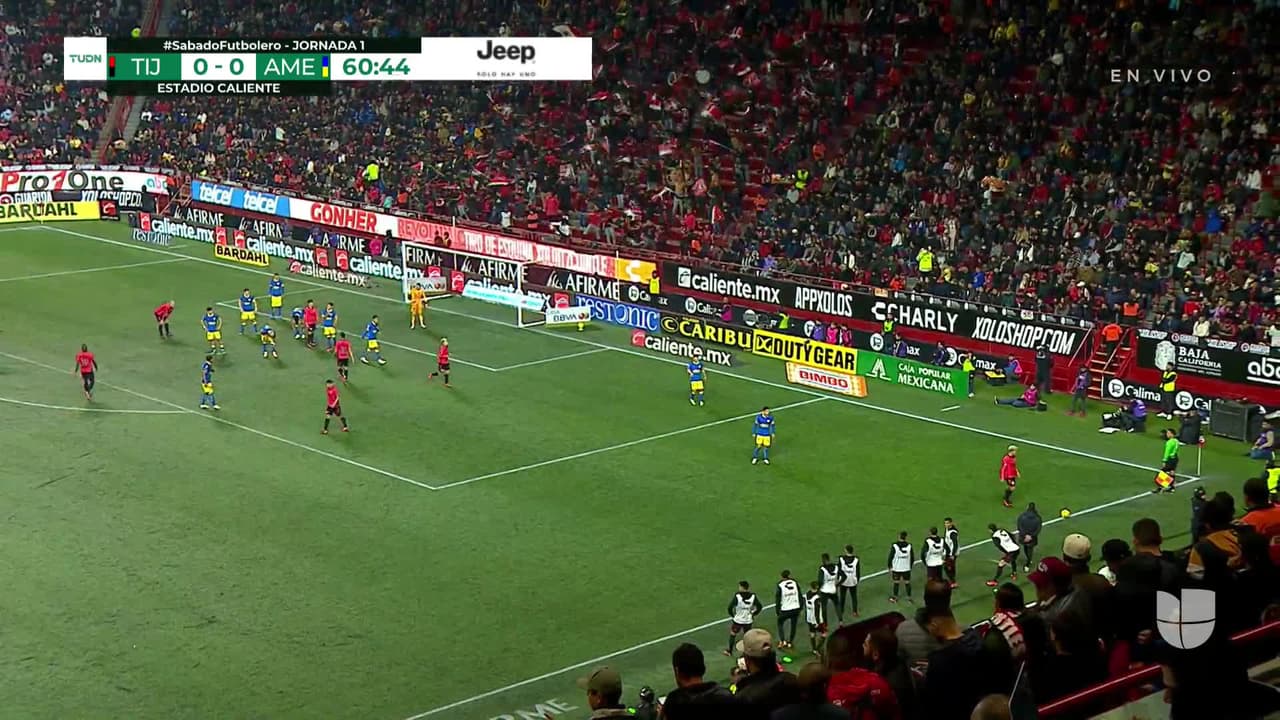 ¡TIRO ATAJADO! disparo por Carlos González.