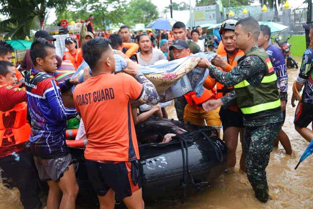 En fotos: inundaciones y deslaves dejan al menos 50 muertos y decenas de desaparecidos en Filipinas