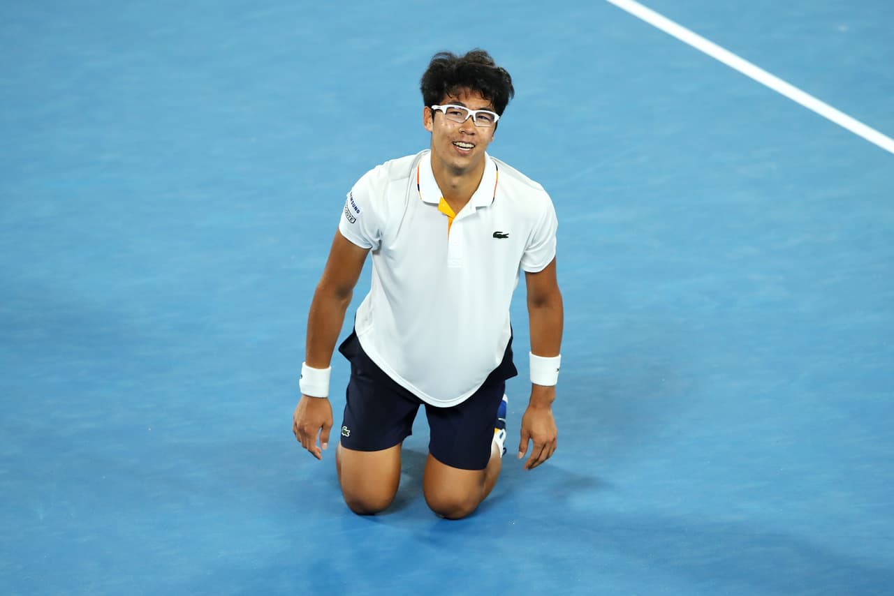 En estos días Chung, muy sólido, ha sido capaz de vencer al alemán Alexander Zverev, número cuatro del mundo, y a Djokovic, repartiendo golpes de maestro.