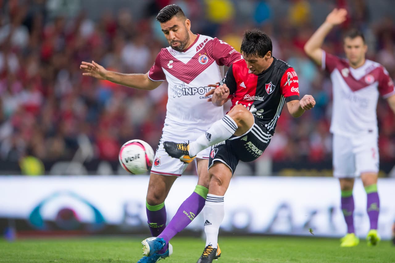 El primer tiempo ofreció muy poco. Los dos equipos salieron a no perder y las jugadas en ataque fueron muy limitadas.
