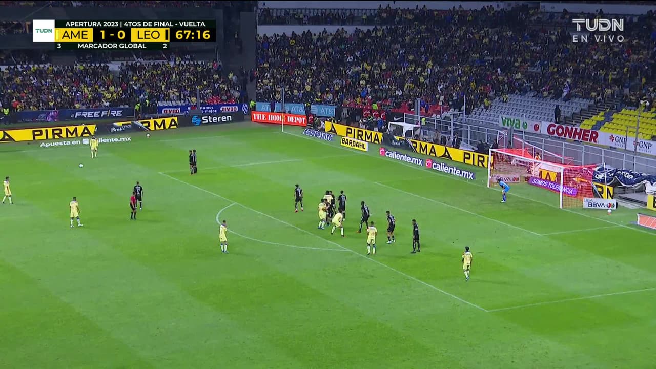 ¡TIRO ATAJADO! disparo por Henry Martín.