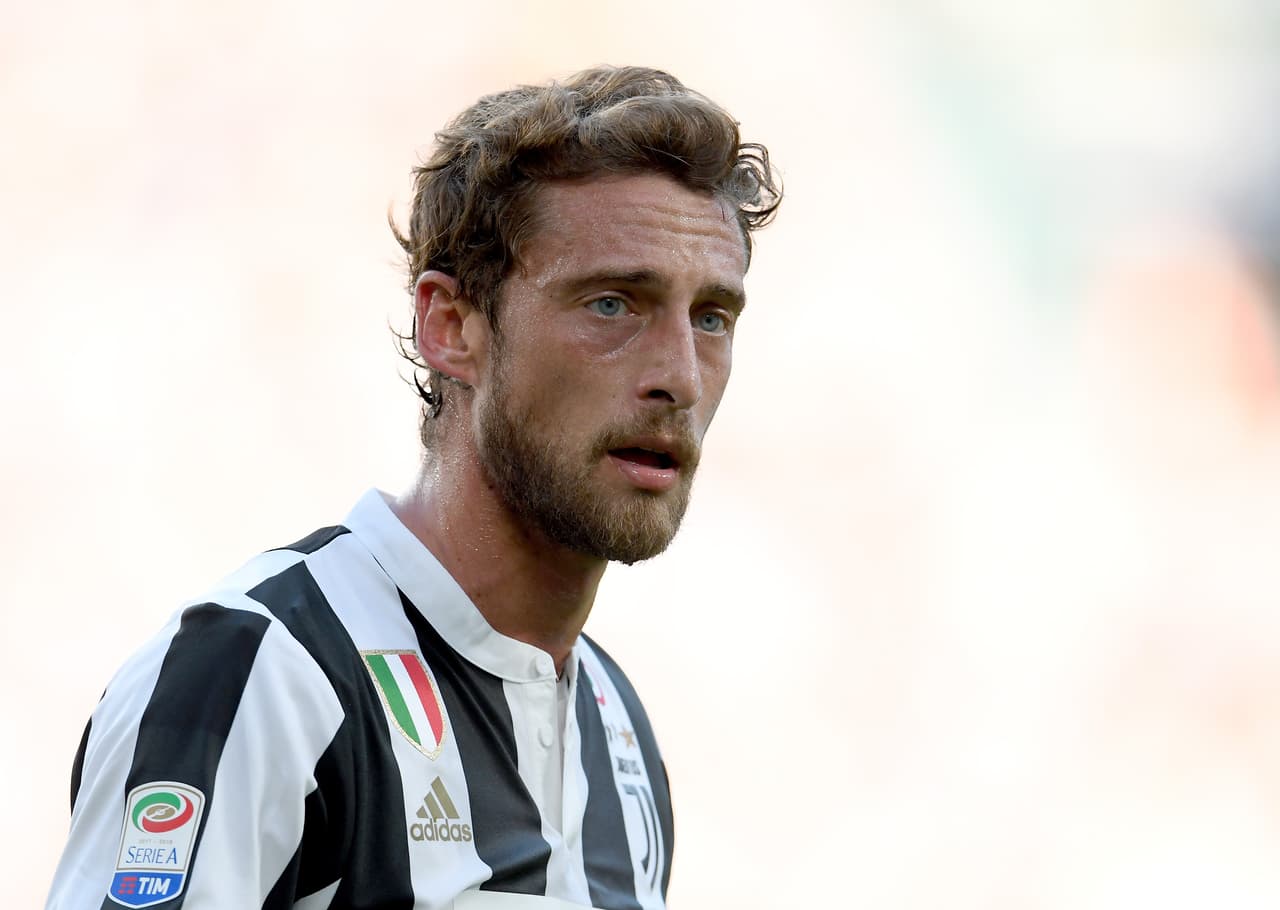 TURIN, ITALY - AUGUST 19: Claudio Marchisio of Juventus FC looks on during the Serie A match between Juventus and Cagliari Calcio at Allianz Stadium on August 19, 2017 in Turin, Italy. (Photo by Claudio Villa./Getty Images)