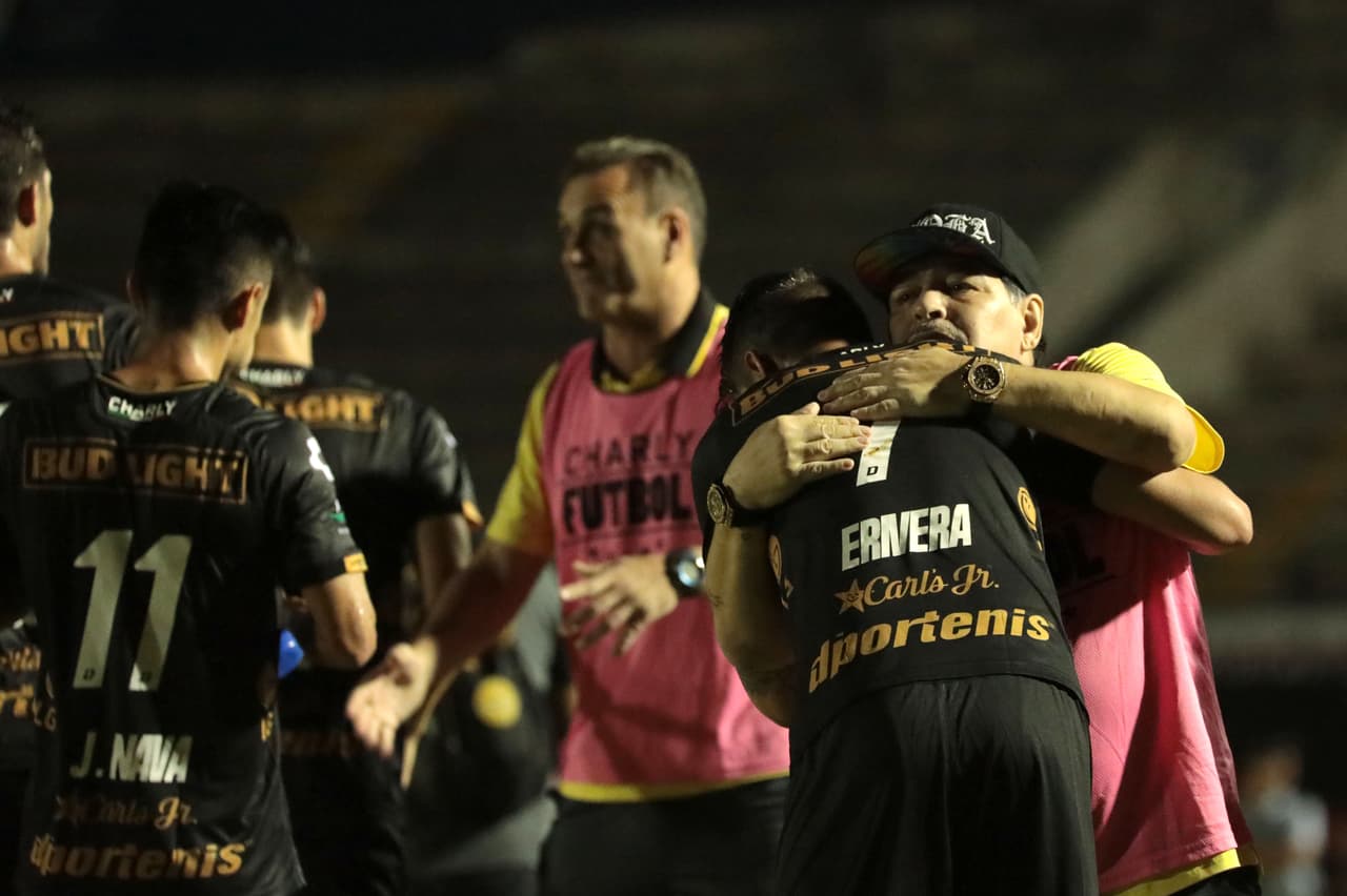 Diego Maradona felicitó a sus pupilos por el resultado que los calificó a la liguilla del Ascenso MX.