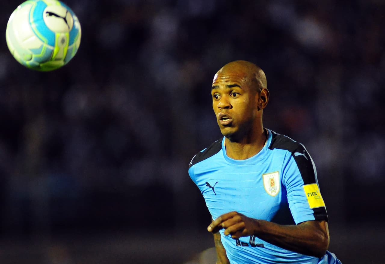 Su primer gol con la Celeste fue en un partido amistoso contra Chile en el 2014.