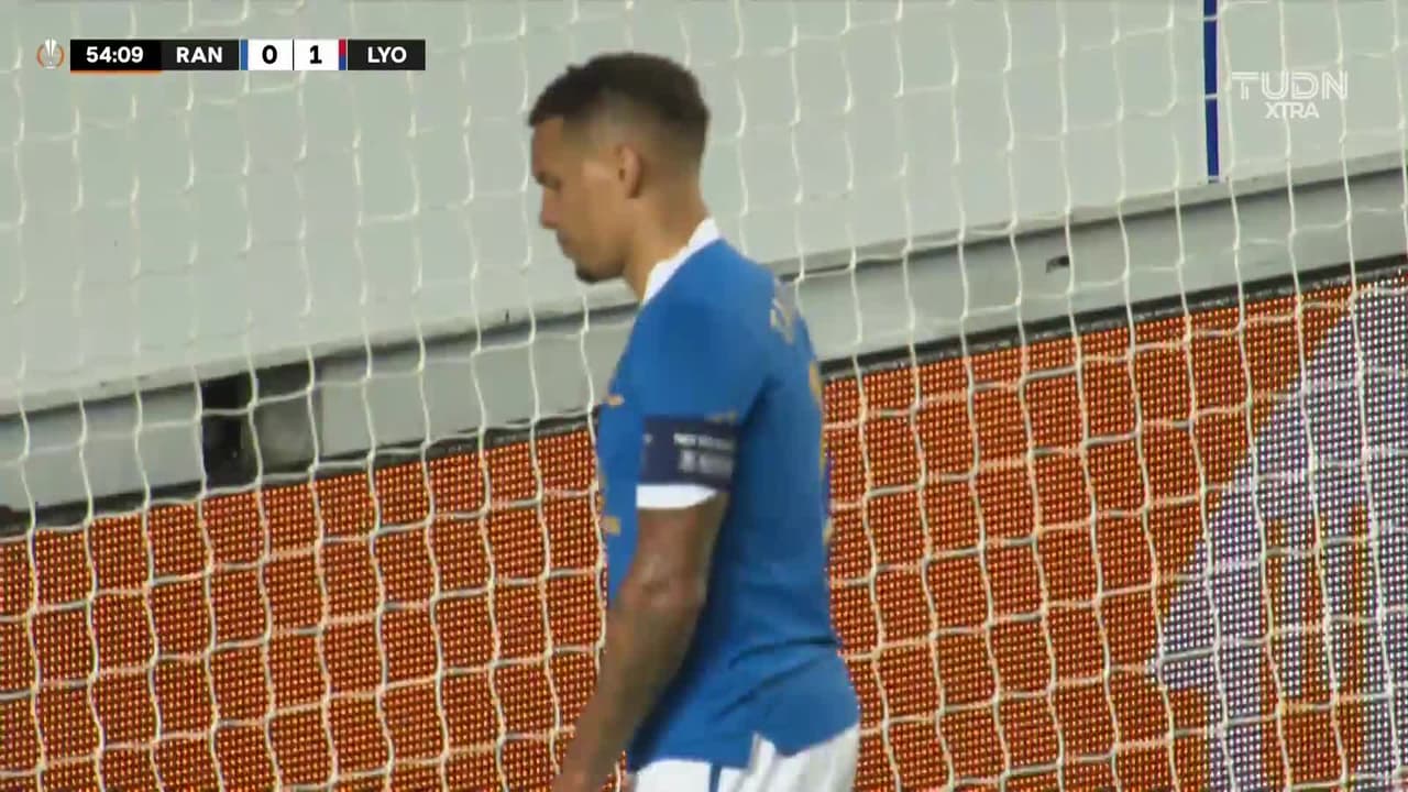 ¡TIRO ATAJADO! disparo por Houssem Aouar.