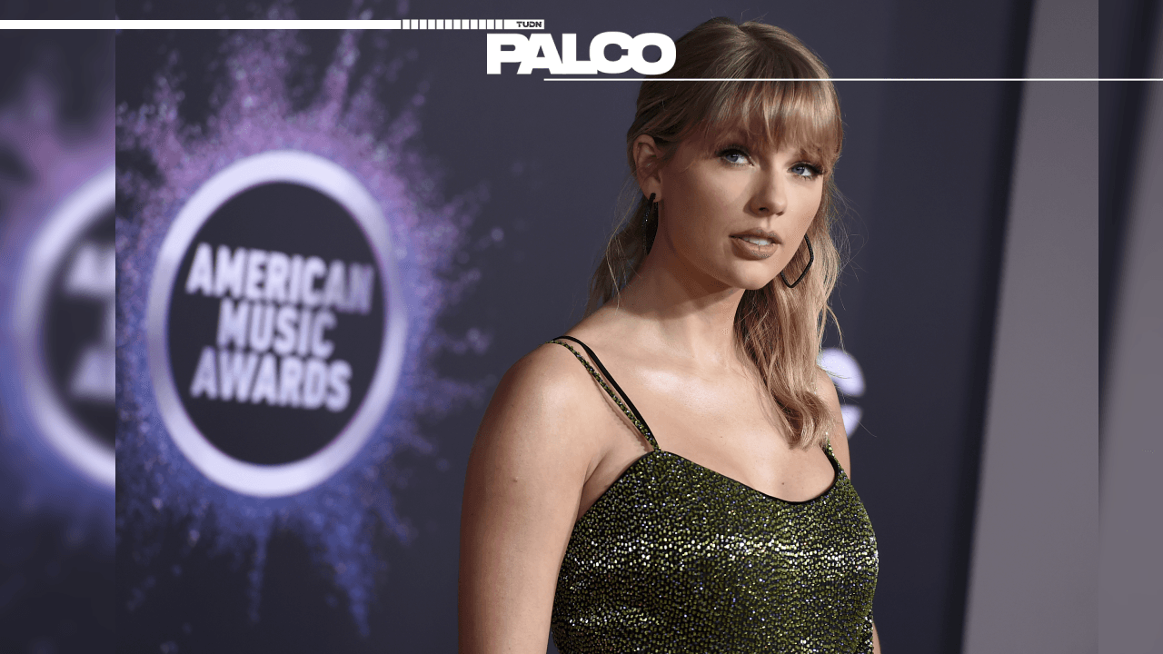 Taylor Swift recibió su tercer premio consecutivo como Artista del Año en los American Music Awards.