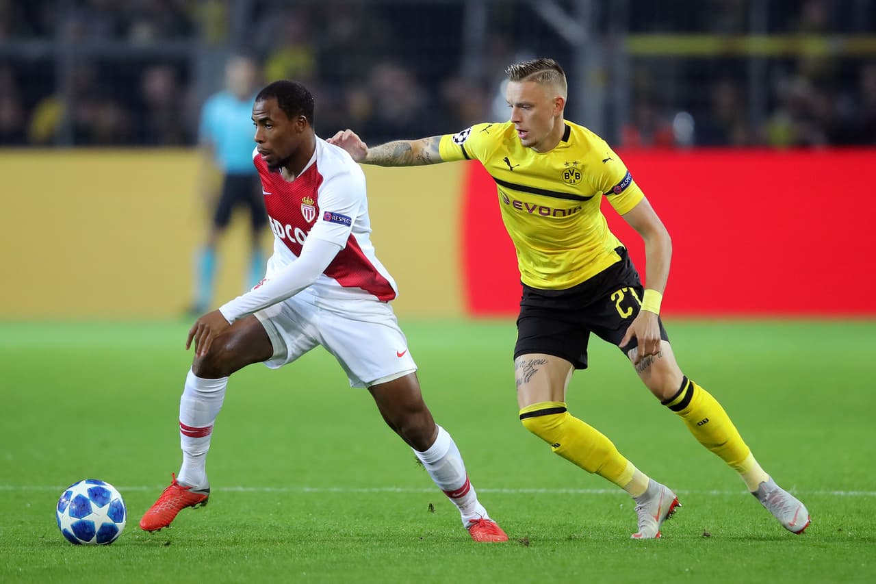 El primer tiempo fue muy parejo en Alemania. Los del Principado buscaban con lo que tenían, mientras que los locales dominaban.