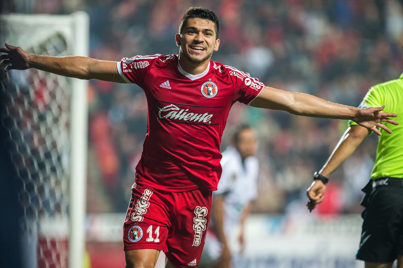 Pero Miguel Herrera, que fue su técnico durante año y medio en el conjunto de Tijuana, ya había visto sus condiciones futbolísticas.