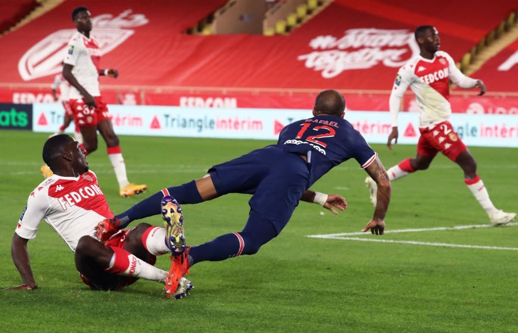 Kylian Mbappé (25’, 37’) puso al frente a los de Tuchel con doblete. Kevin Volland (52’, 65’) también marcó doblete para emparejar el cotejo. A los 84’ apareció Cesc Fàbregas para quedarse con el triunfo en el Estadio Luis II.