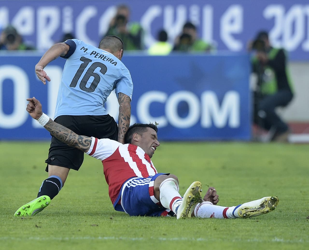 El juego fue muy trabado en el medio campo.