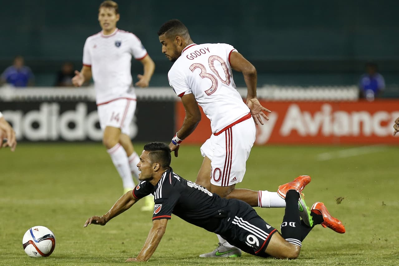 El panameño Aníbal Godoy jugó otro gran partido para los SJ Earthquakes en la victoria a domicilio sobre DC United.