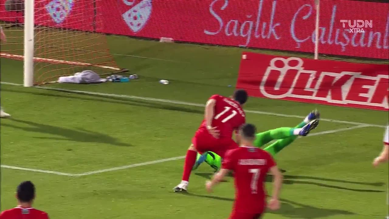 ¡GOL!  anota para Turquía. Halil Dervisoglu