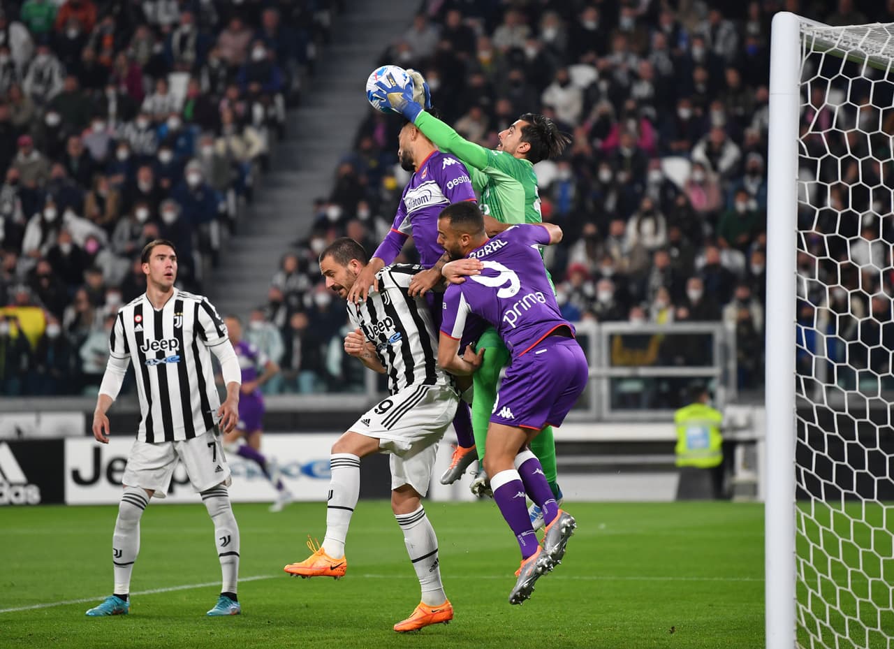 Juventus ganó 3-0 en el global a la Fiorentina para avanzar a la Final de la Coppa Italia donde jugará el Clásico ante Inter de Milán; goles de Bernardeschi y Danilo ante La Viola.