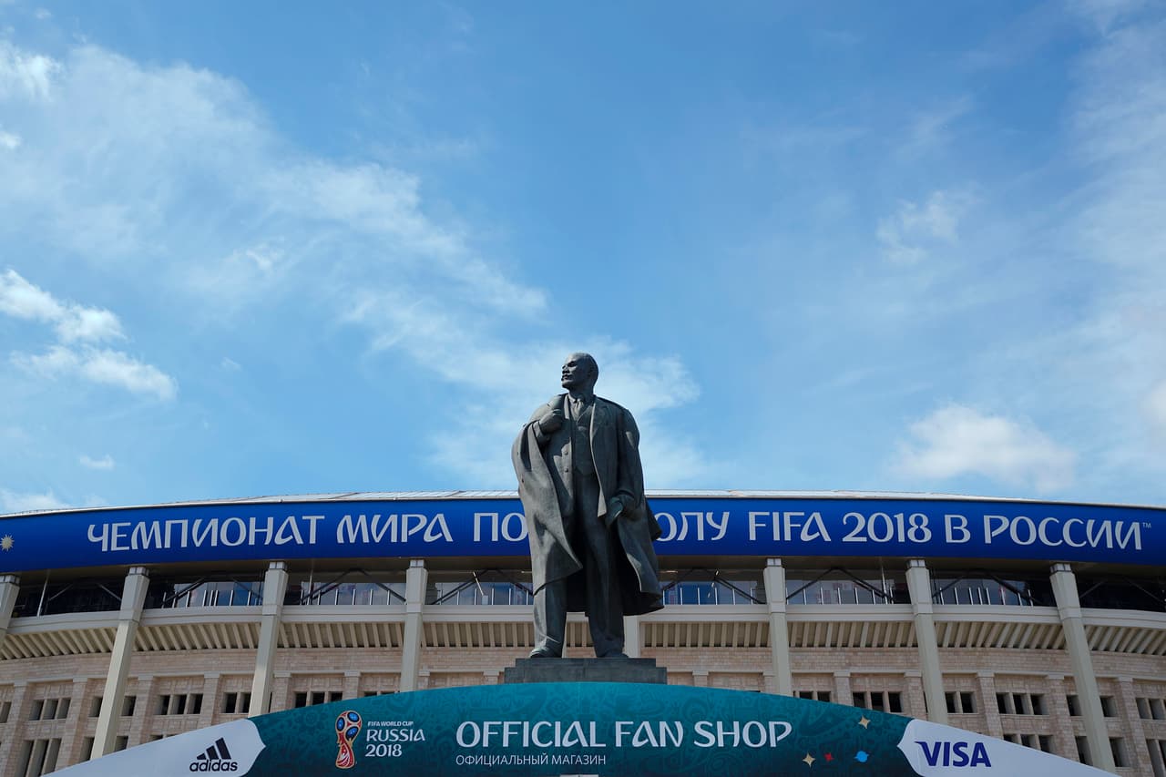 Fanáticos de Rusia y de Arabia Saudí, junto a uno que otro invitado de otros países, hicieron parte de la fiesta previa al partido inicial del Mundial en la jornada inaugural. El estadio estaba listo.