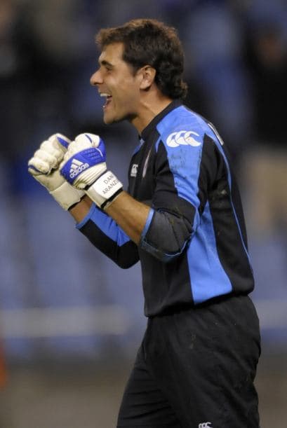 Y cuando parecía que se acababa el duelo y el 'Depor' caería, Aranzubía se incorporó al frente en un tiro de esquina y marcó el gol para el 1-1 definitivo.