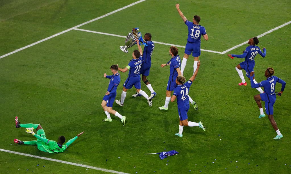 Los 'Blues' pintan de azul el Estadio Do Dragao con las celebraciones de la segunda UEFA Champions League de su historia.
