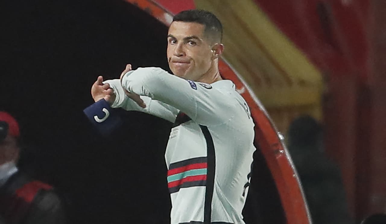 Brazalete de capitán de Cristiano Ronaldo podría salvar una vida